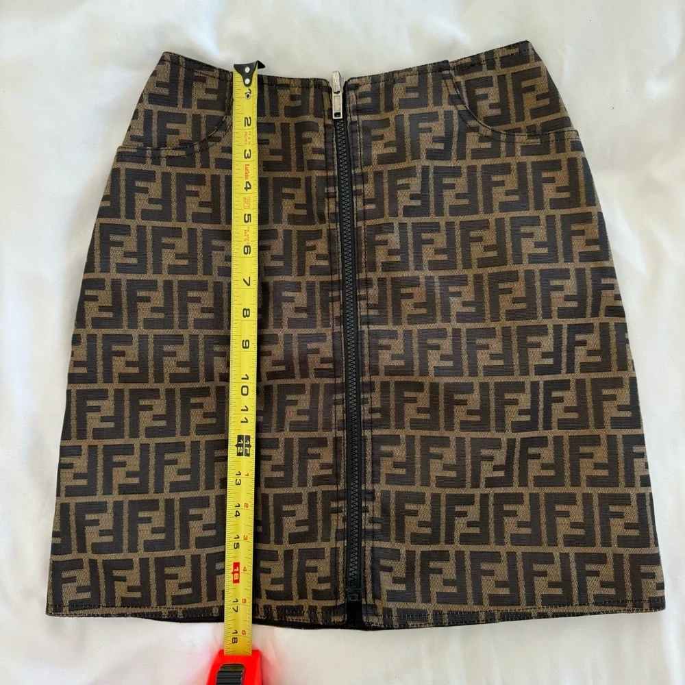 Authentic vintage Fendi reversible mini skirt with zipper - Picture 7 of 7